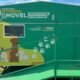 Mobile veterinary clinic trailer in green with dog artwork and white paw prints slogan reads Consultório Veterinário Móvel and Carinho que chega em quatro rodas Brazilian veterinary service